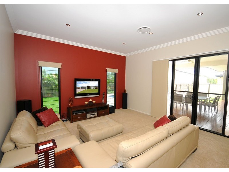 23 Harrison Cct, Urangan QLD 4655