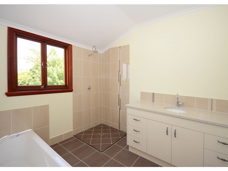 77 Corfield Street, Point Vernon QLD 4655