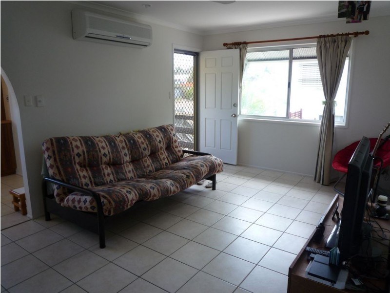 11 Paradise Street, Point Vernon QLD 4655