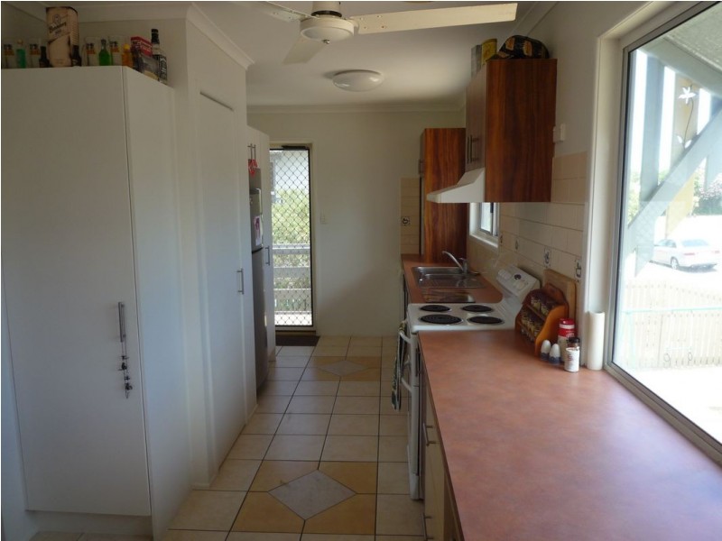 11 Paradise Street, Point Vernon QLD 4655