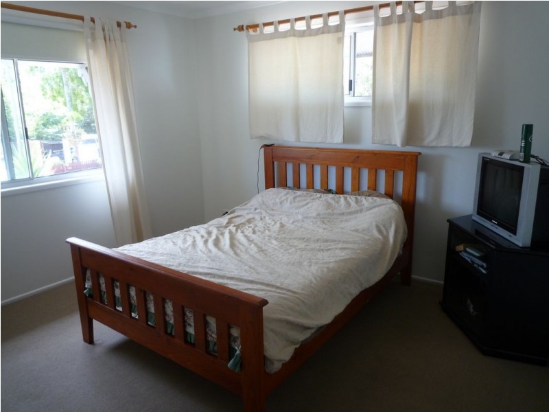 11 Paradise Street, Point Vernon QLD 4655
