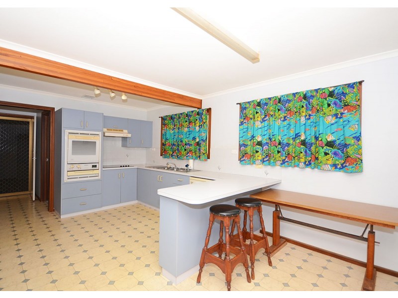 92  Cunningham Street, Urangan QLD 4655