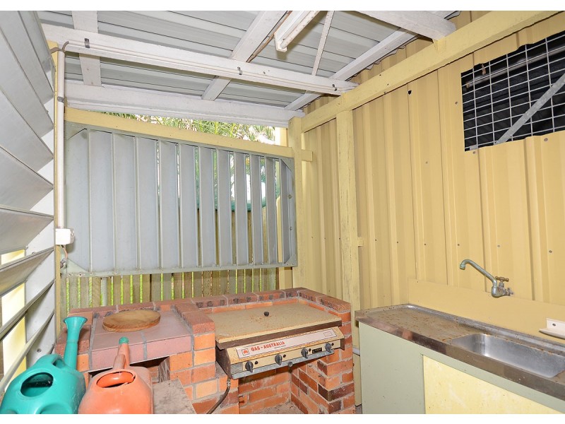 92  Cunningham Street, Urangan QLD 4655