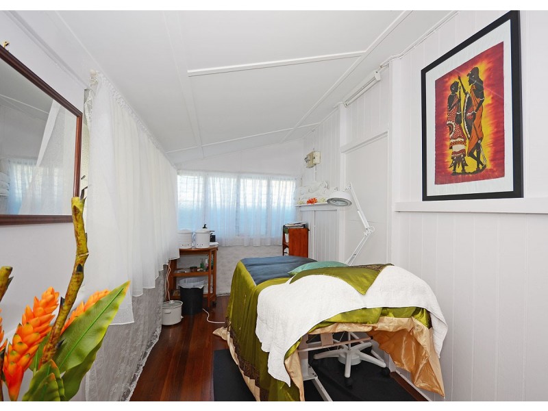 19 Hibiscus Street, Urangan QLD 4655