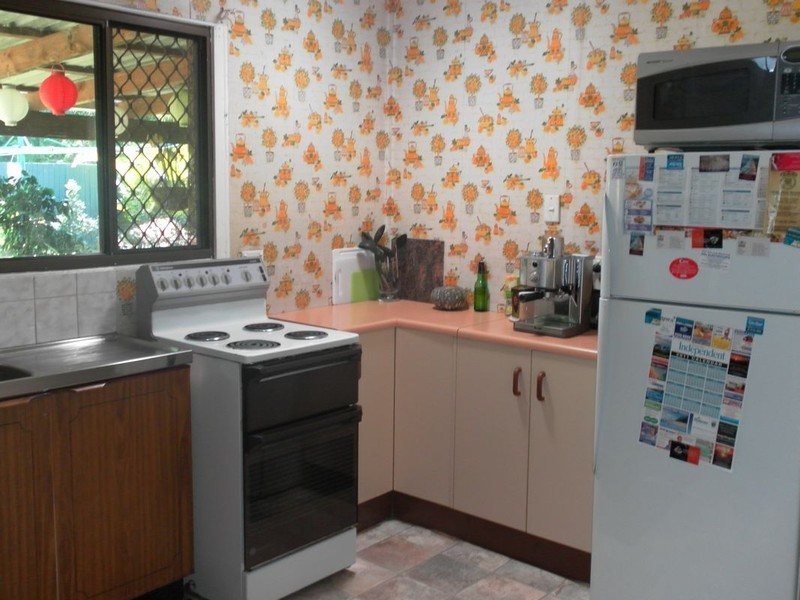 24 Paradise Street, Point Vernon QLD 4655