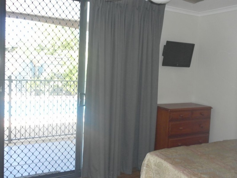 24 Paradise Street, Point Vernon QLD 4655