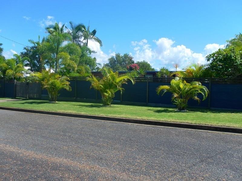 24 Paradise Street, Point Vernon QLD 4655