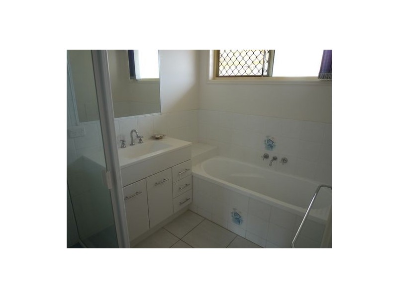 6 Moonstone Drive, Urangan QLD 4655