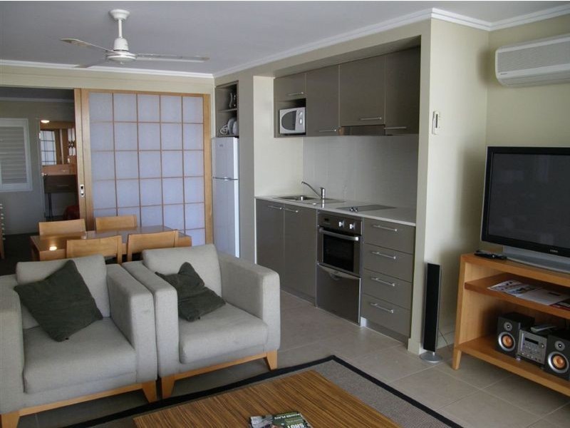 U110/569 Charlton Esplanade, Urangan QLD 4655