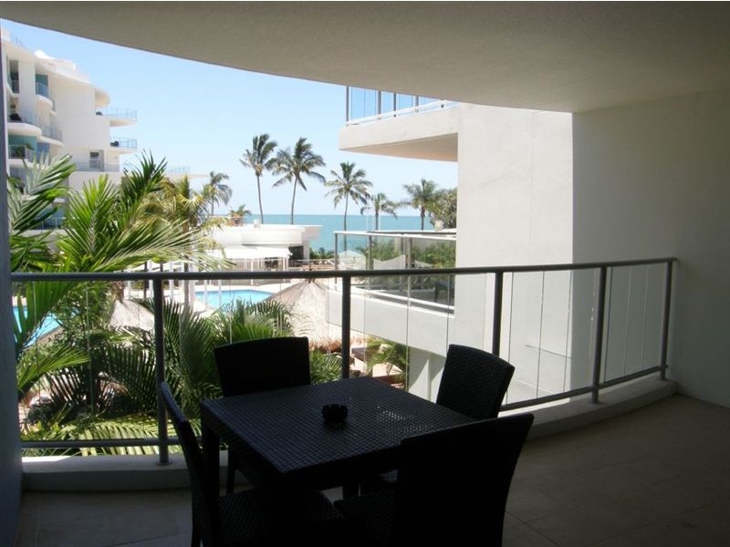 U110/569 Charlton Esplanade, Urangan QLD 4655