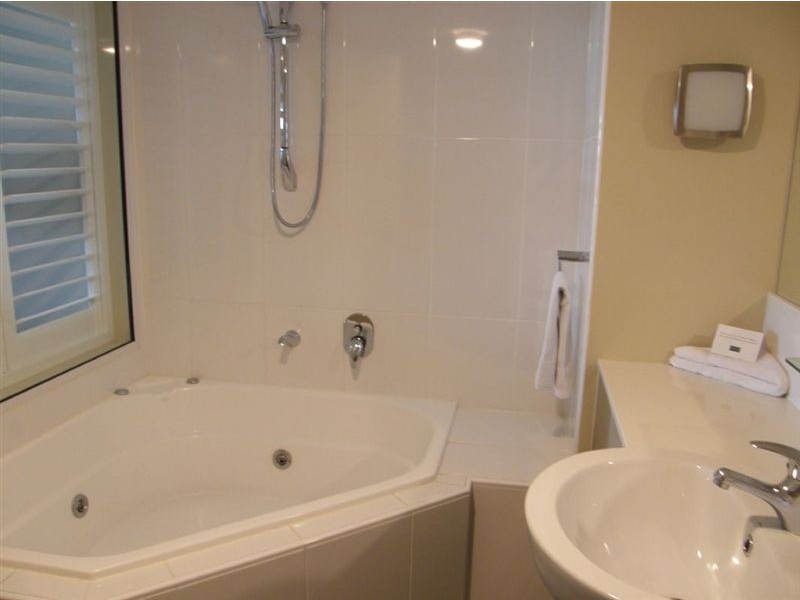 U110/569 Charlton Esplanade, Urangan QLD 4655