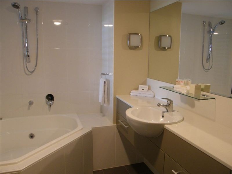 U110/569 Charlton Esplanade, Urangan QLD 4655