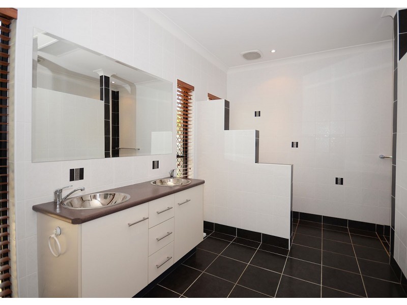 70 Long Street, Point Vernon QLD 4655