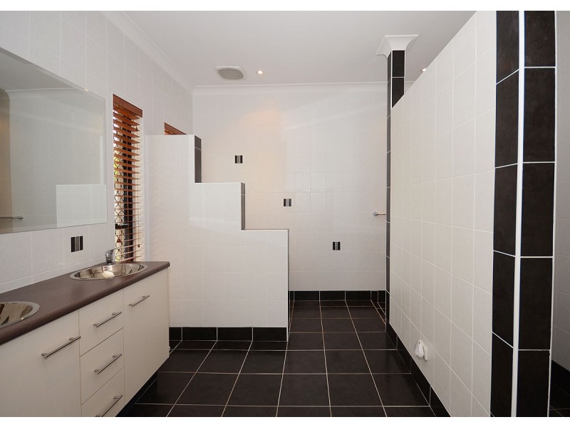 70 Long Street, Point Vernon QLD 4655