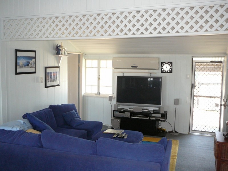 556 Charlton Esp, Urangan QLD 4655
