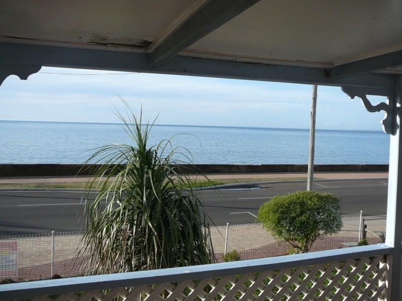 556 Charlton Esp, Urangan QLD 4655