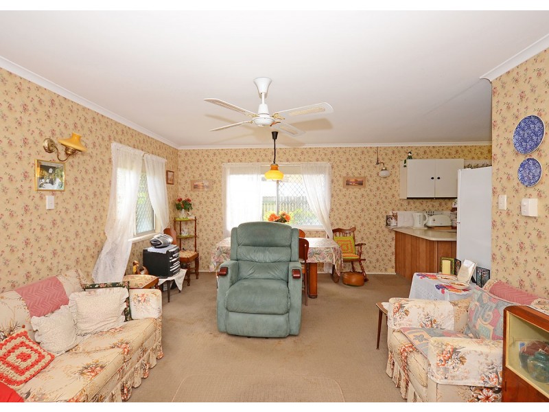 2-4 Charleville Street, Point Vernon QLD 4655