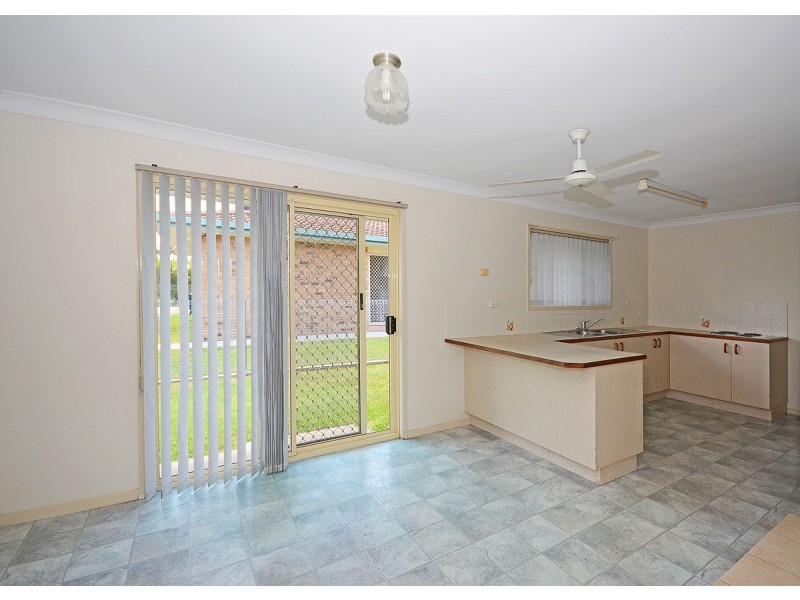 127 Hammond Street, Urangan QLD 4655