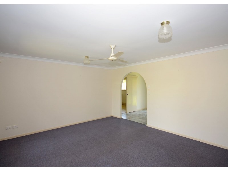 127 Hammond Street, Urangan QLD 4655