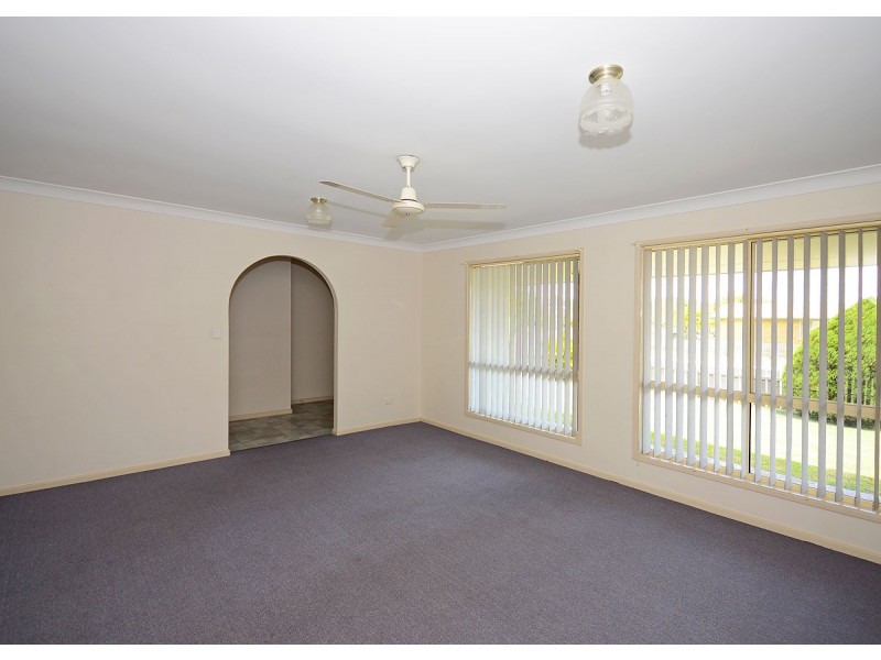 127 Hammond Street, Urangan QLD 4655