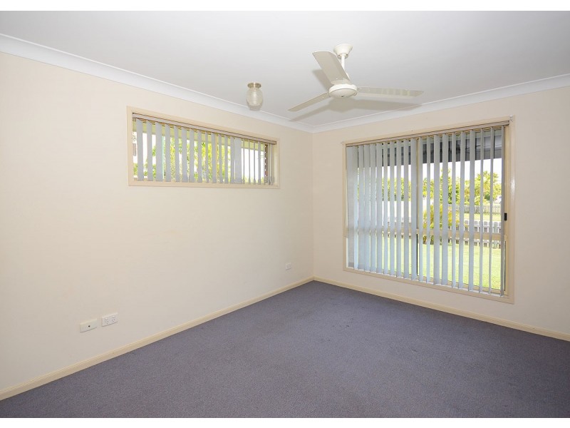 127 Hammond Street, Urangan QLD 4655