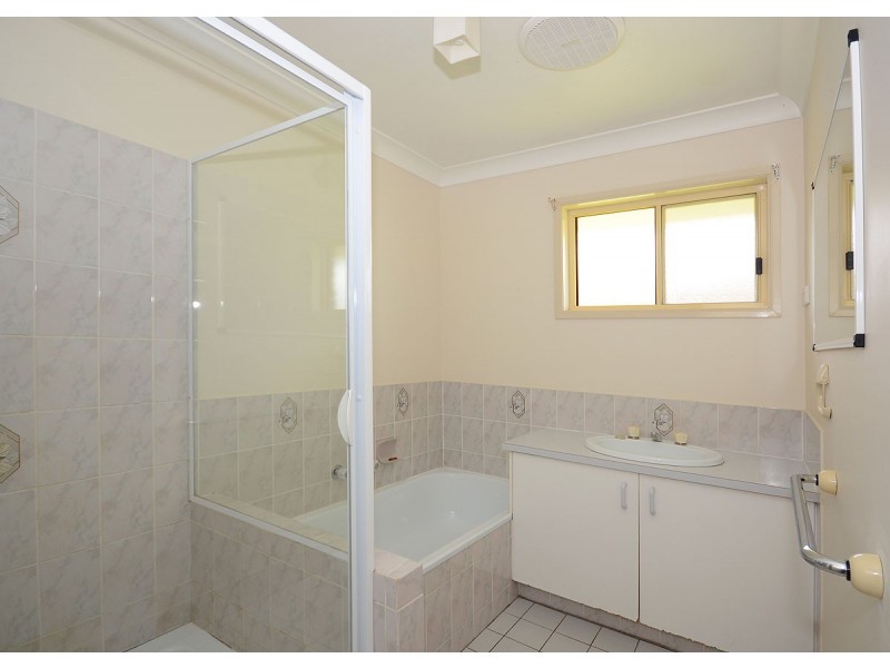 127 Hammond Street, Urangan QLD 4655