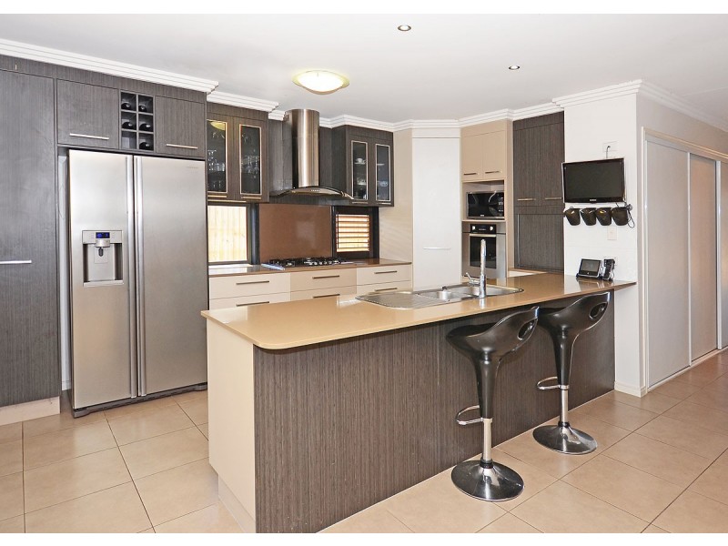 36 Earl St Vincent Cct, Eli Waters QLD 4655