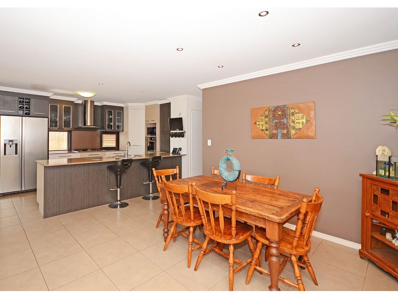 36 Earl St Vincent Cct, Eli Waters QLD 4655