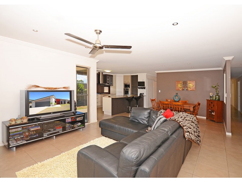36 Earl St Vincent Cct, Eli Waters QLD 4655