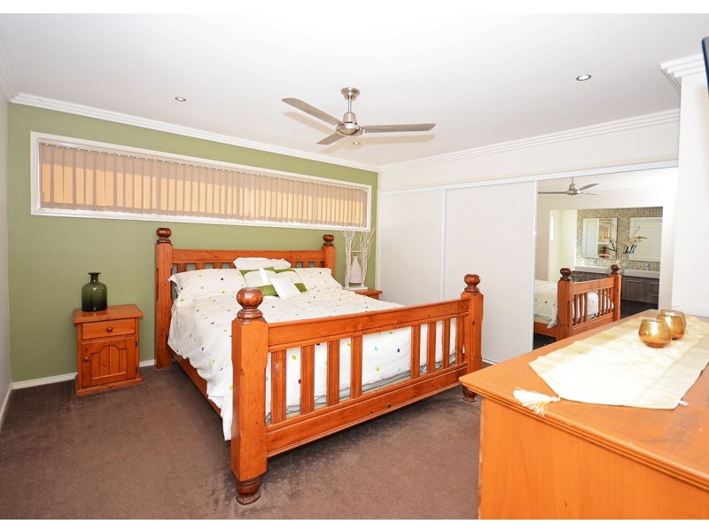 36 Earl St Vincent Cct, Eli Waters QLD 4655