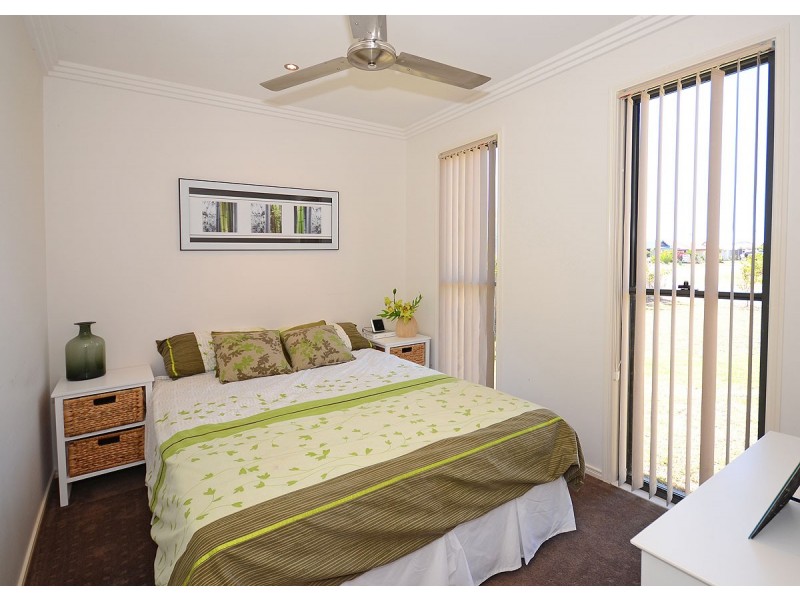 36 Earl St Vincent Cct, Eli Waters QLD 4655