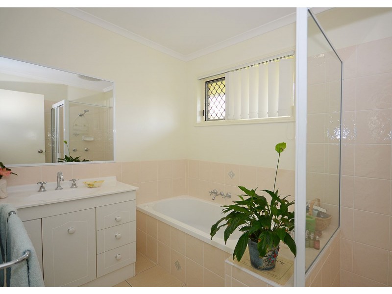 12 Emerald Park Way, Urangan QLD 4655