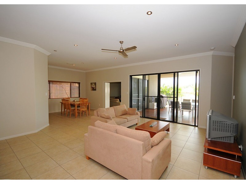 23 Harrison Cct, Urangan QLD 4655