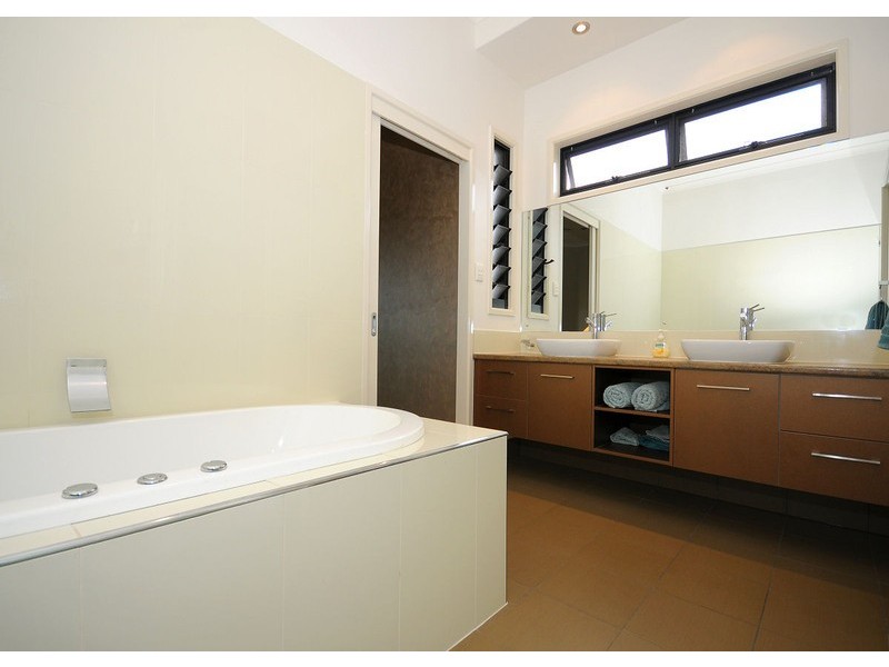 23 Harrison Cct, Urangan QLD 4655