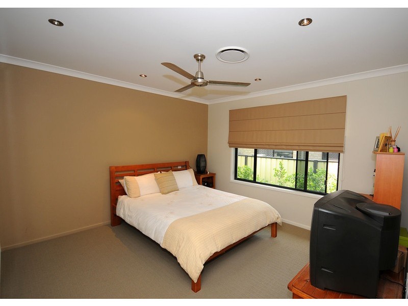 23 Harrison Cct, Urangan QLD 4655