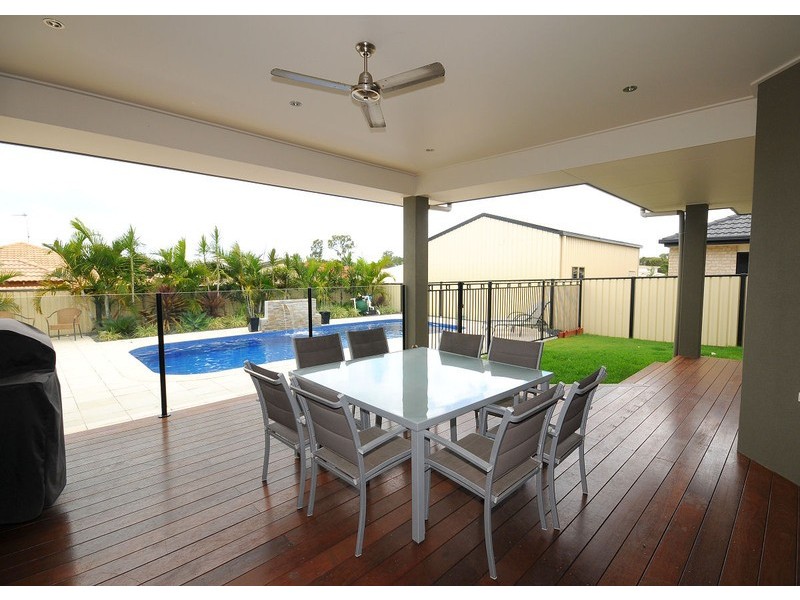 23 Harrison Cct, Urangan QLD 4655