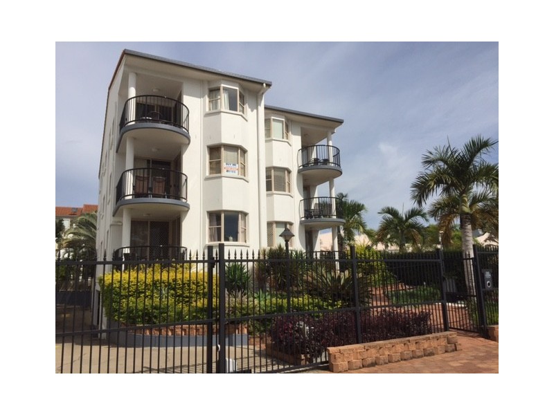 3/566 Charlton Esplanade, Urangan QLD 4655