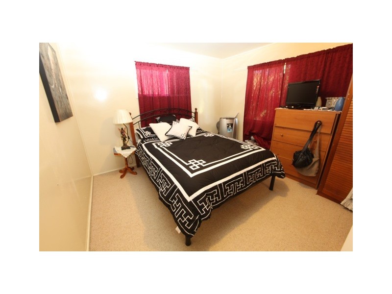 1 and 2 , 43  John Street, Scarness QLD 4655