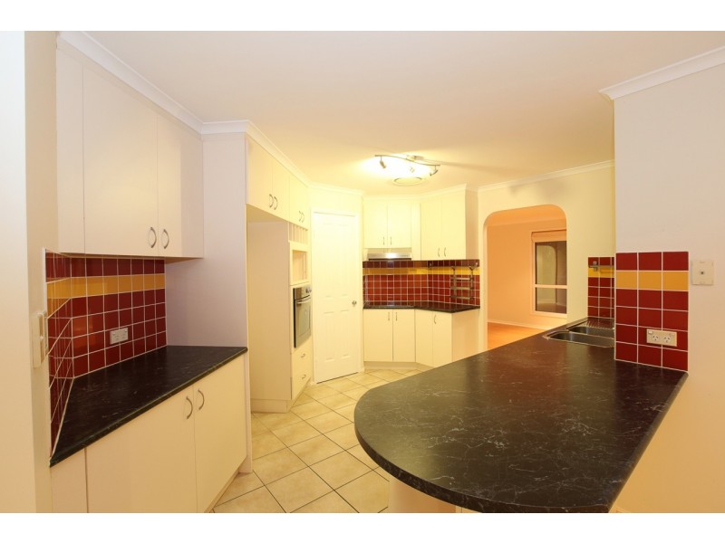 4 Swissalp Drive, Urraween QLD 4655