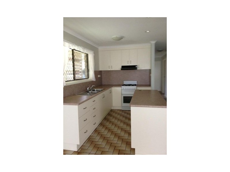 15 CORSER, Point Vernon QLD 4655