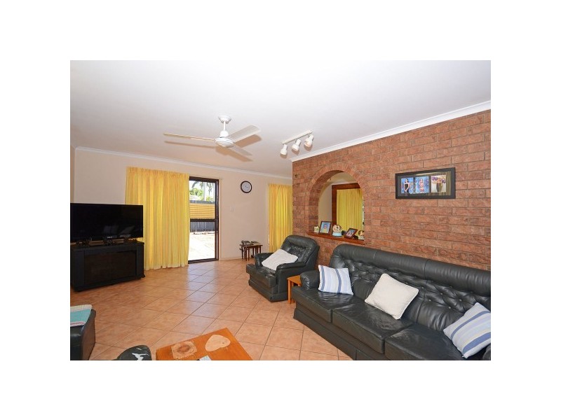 6 Drummond St, Urangan QLD 4655