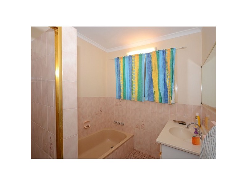 6 Drummond St, Urangan QLD 4655