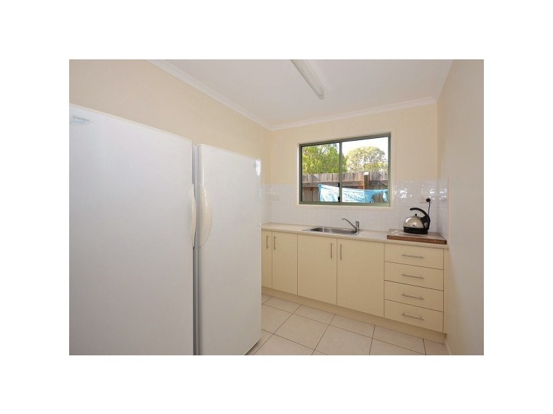 6 Drummond St, Urangan QLD 4655