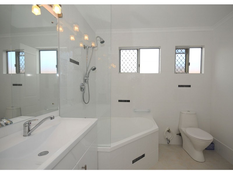 29B Saunders st, Point Vernon QLD 4655