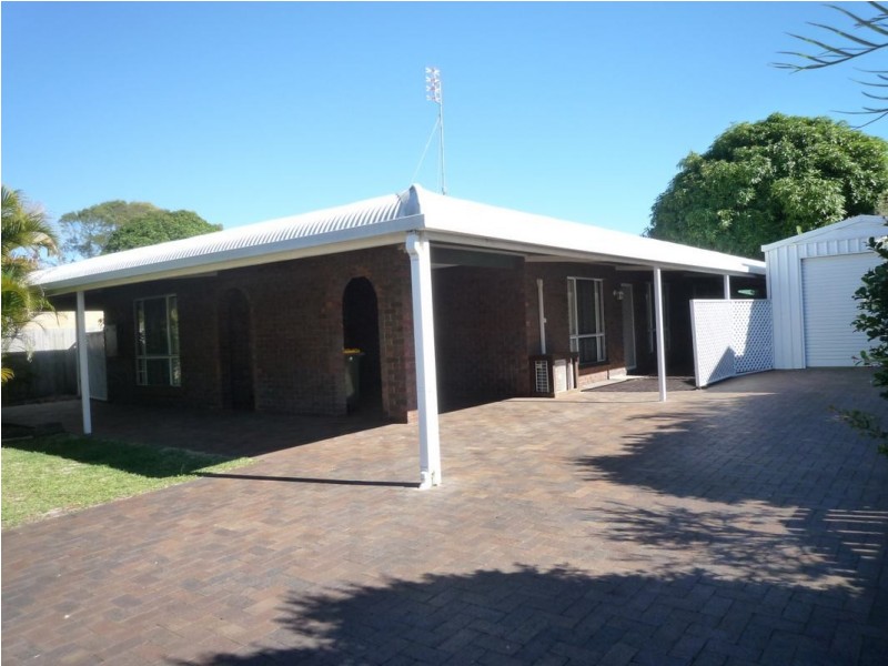 17 William Street, Urangan QLD 4655