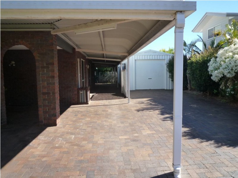 17 William Street, Urangan QLD 4655