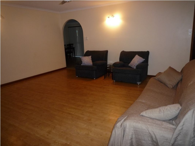 17 William Street, Urangan QLD 4655