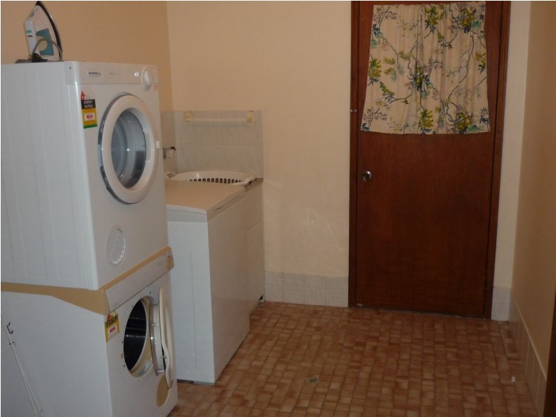 17 William Street, Urangan QLD 4655