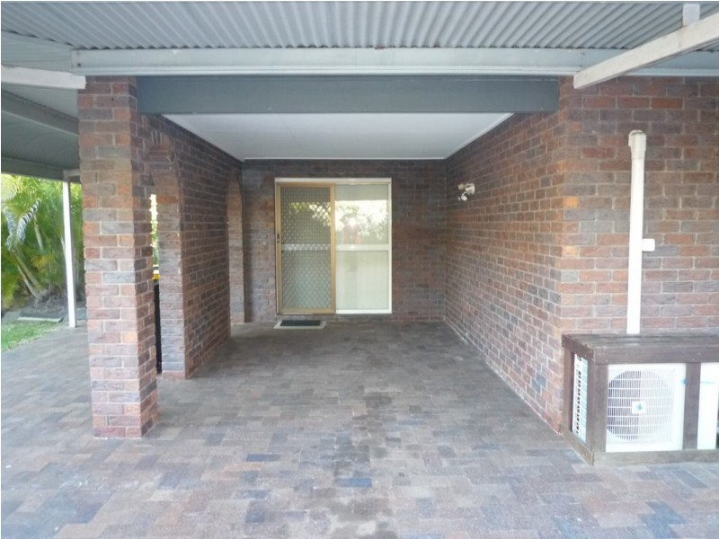 17 William Street, Urangan QLD 4655