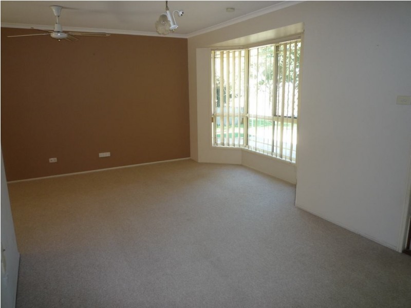 15 Thornbill Dve, Eli Waters QLD 4655